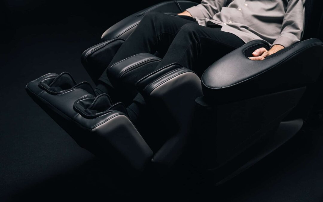 Fußreflexzonenmassage und Massage in einem Massagesessel