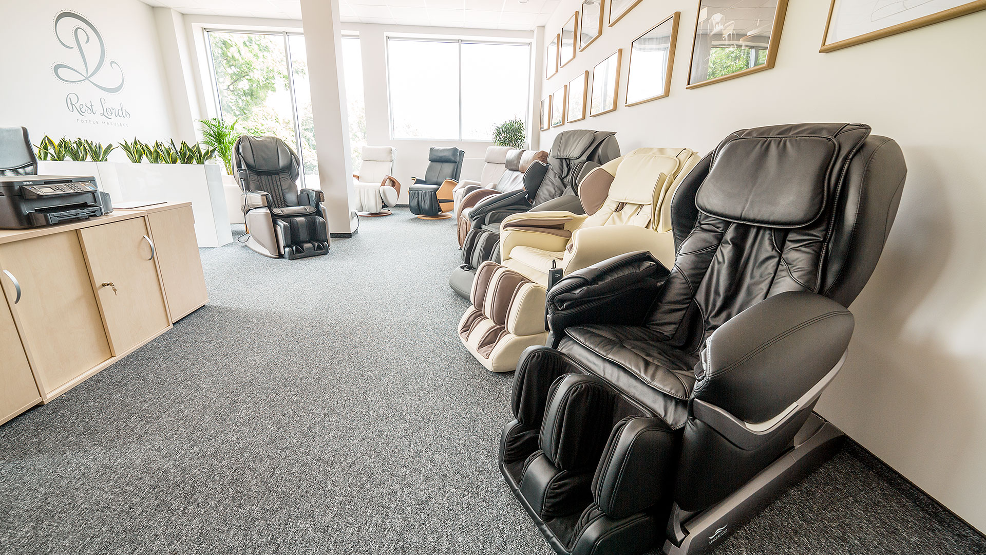 Ein neuer Salon mit Massagesesseln von Rest Lords in Olsztyn