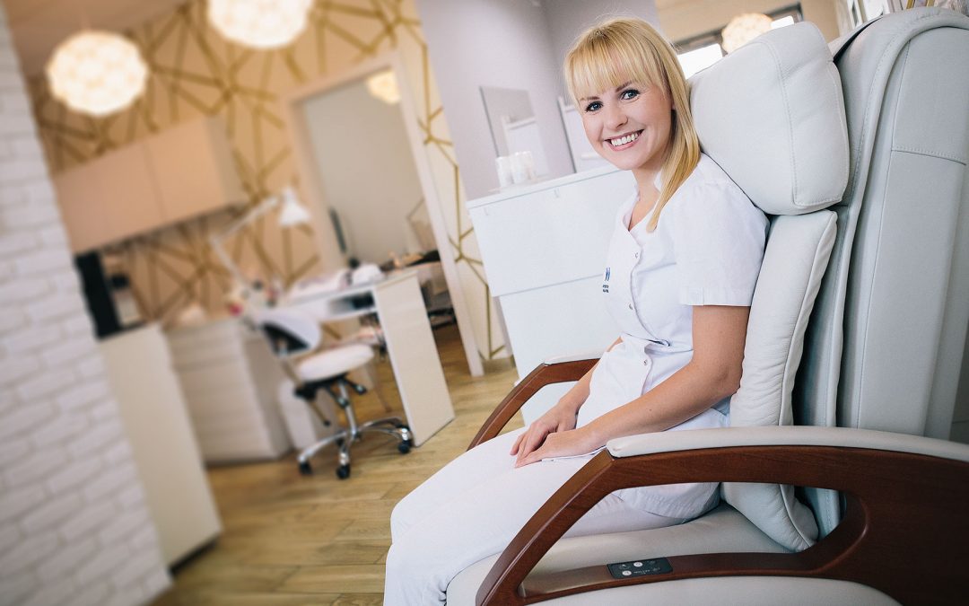 Massage chair in beauty parlours, hairdressing salons and massage parlours