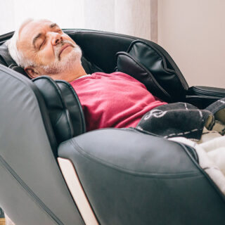 Fotele masujące w Dziennym Domu Seniora, Klubie Seniora – wyposażenie finansowane z programu Senior+
